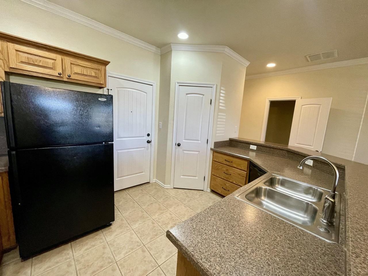 4441 Oak Grove Blvd - Photo 5 of 17