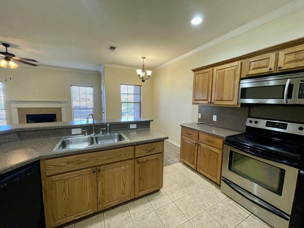 4441 Oak Grove Blvd - Photo 6 of 17
