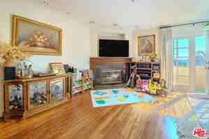 featured image of N Camden Dr #301