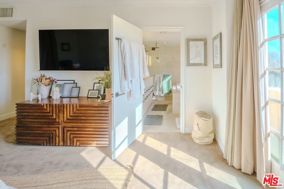N Camden Dr #301 - Photo 6 of 8