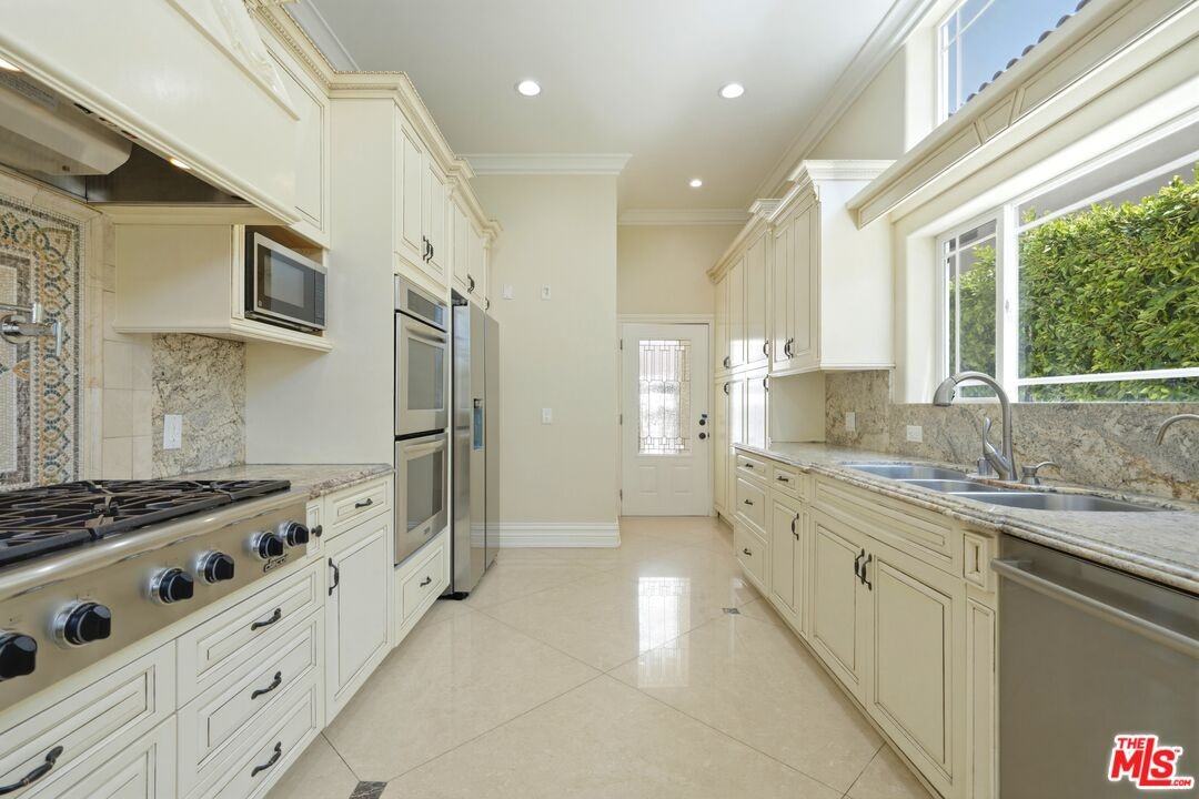1510 Cardiff Ave - Photo 4 of 8