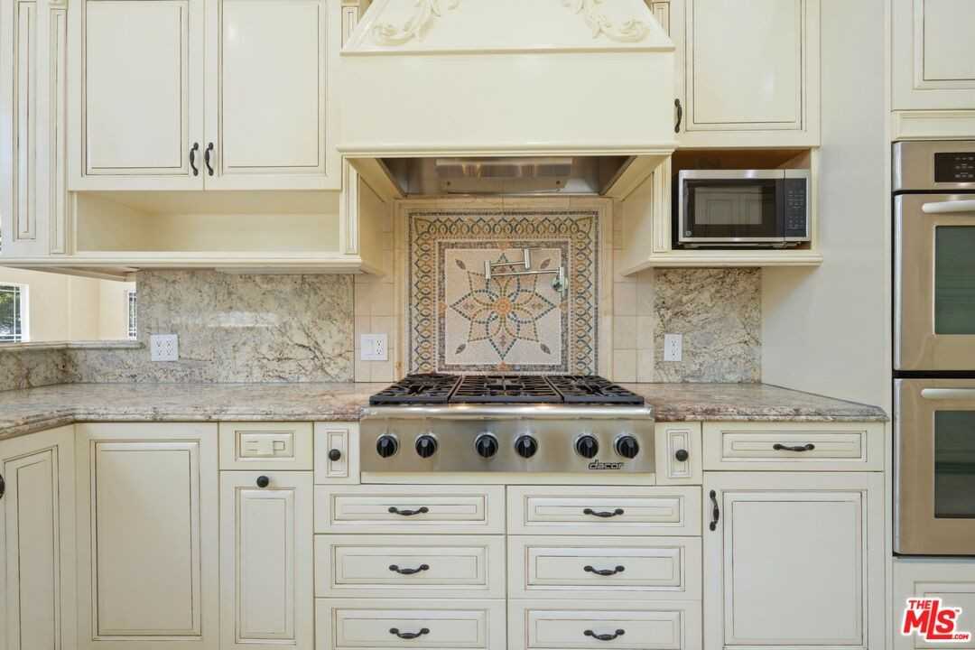 1510 Cardiff Ave - Photo 5 of 8