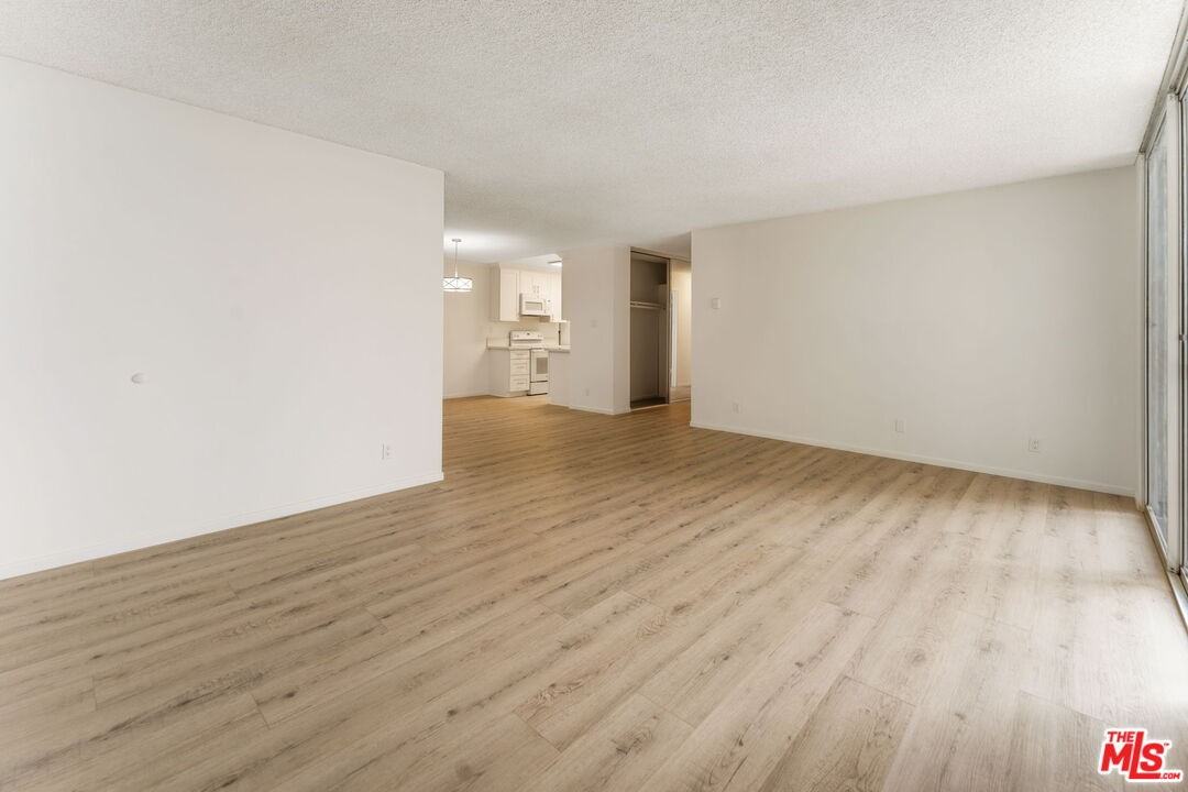 1114 12th St #206 - Photo 2 of 8