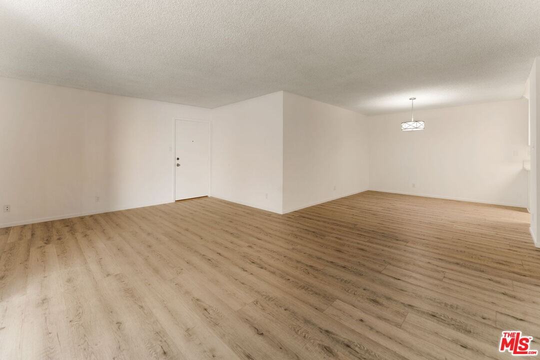 1114 12th St #206 - Photo 5 of 8