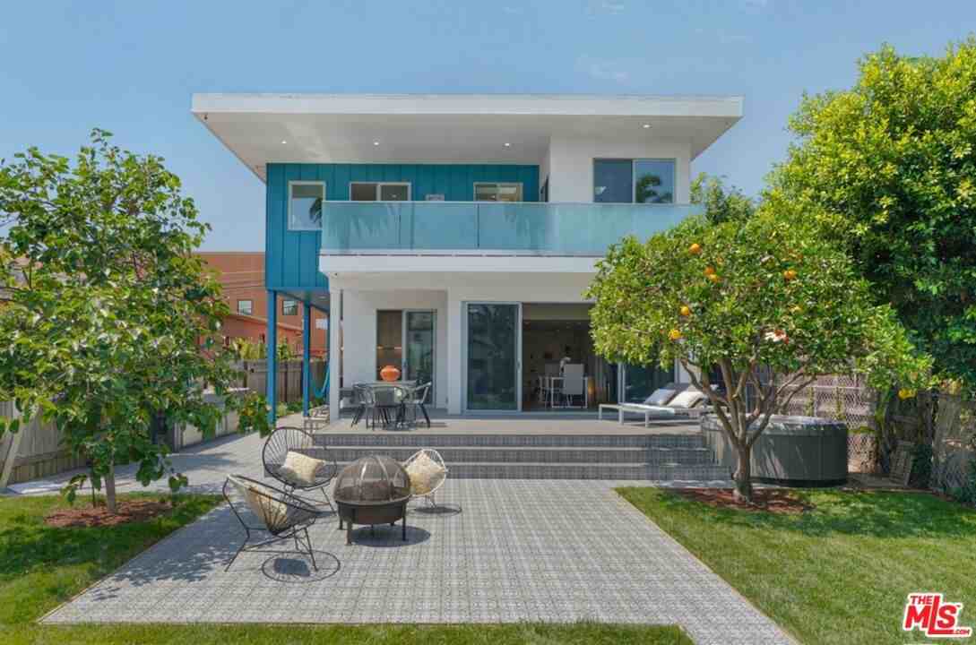 611 Flower Ave - Photo 2 of 8