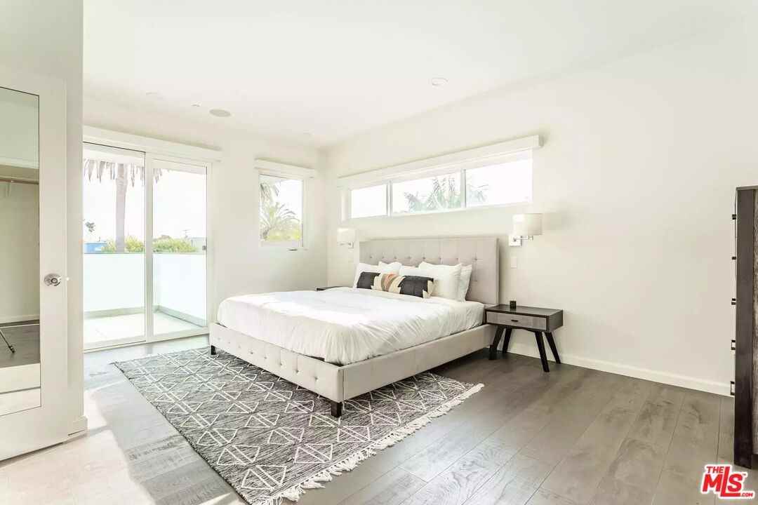 611 Flower Ave - Photo 4 of 8