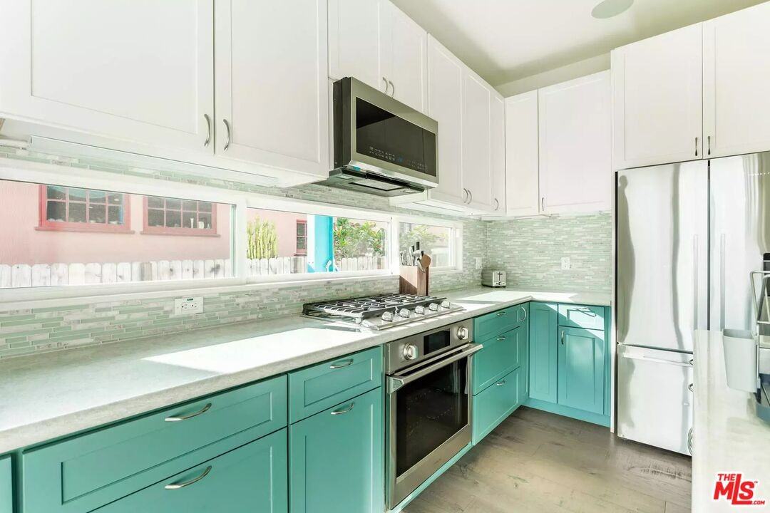 611 Flower Ave - Photo 7 of 8