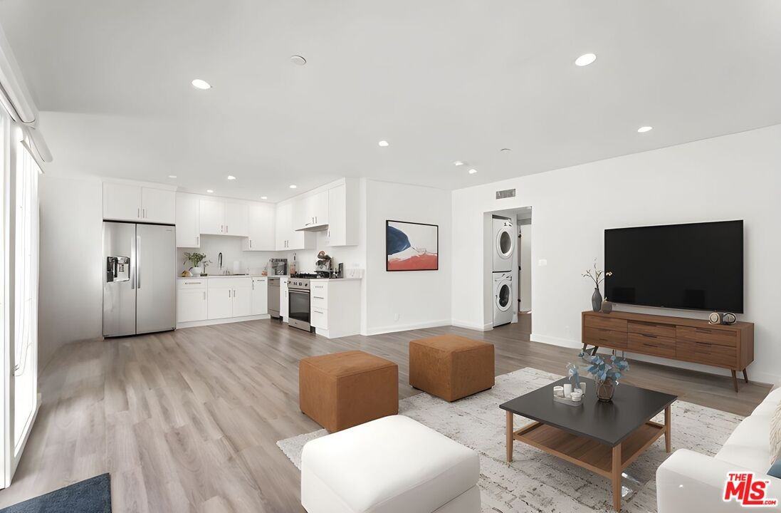 1254 9th St #B - Photo 2 of 8
