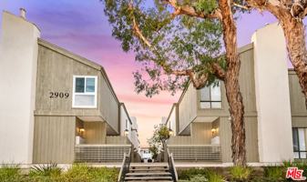 featured image of 2909 Arizona Ave #15