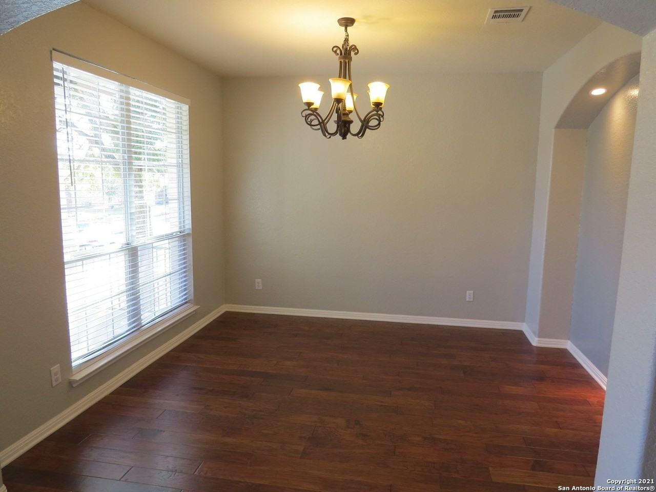 519 Ginsberg Dr - Photo 3 of 29