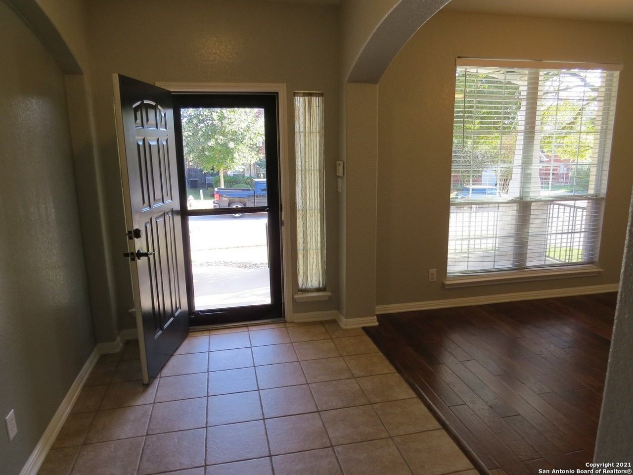 519 Ginsberg Dr - Photo 4 of 29