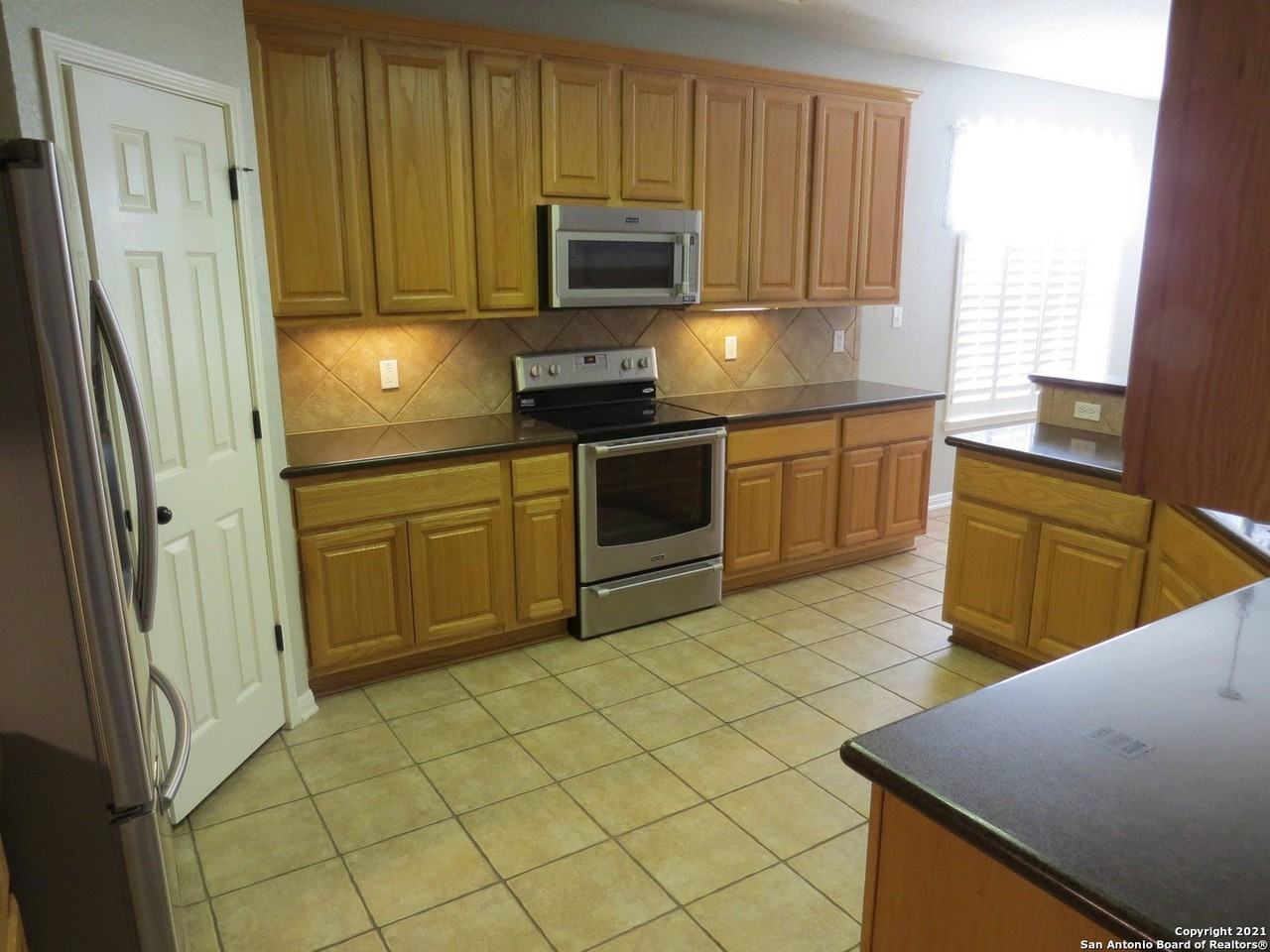 519 Ginsberg Dr - Photo 5 of 29