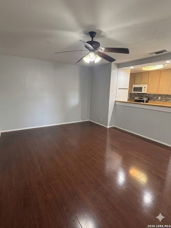 4307 Markham St - Photo 5 of 16