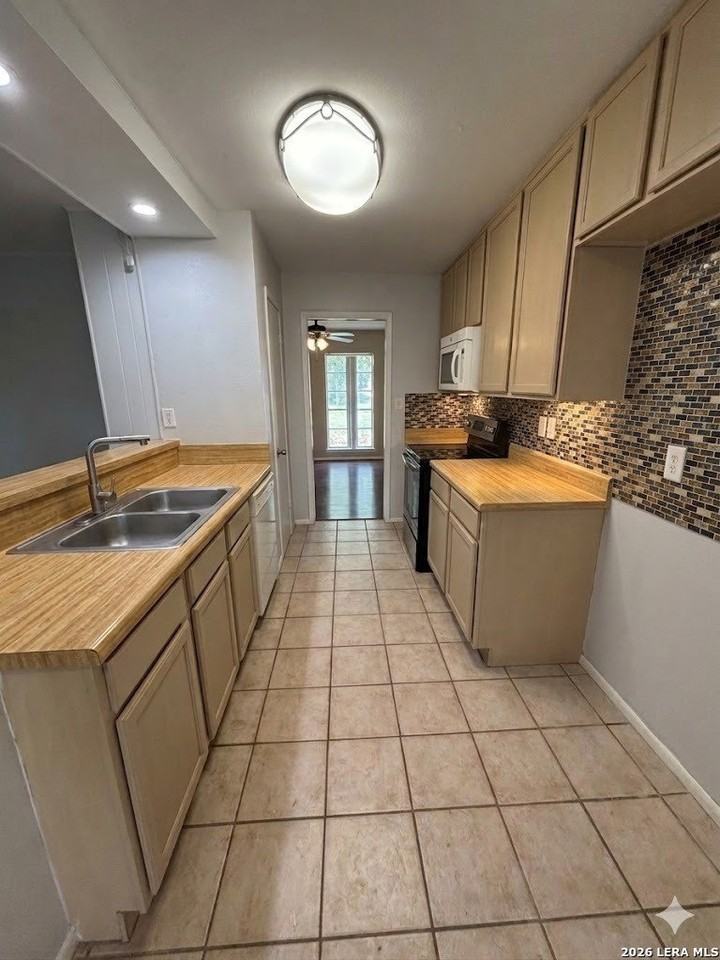 4307 Markham St - Photo 6 of 16