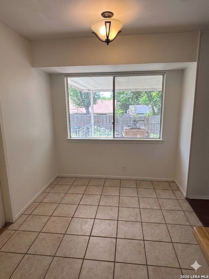 4307 Markham St - Photo 7 of 16