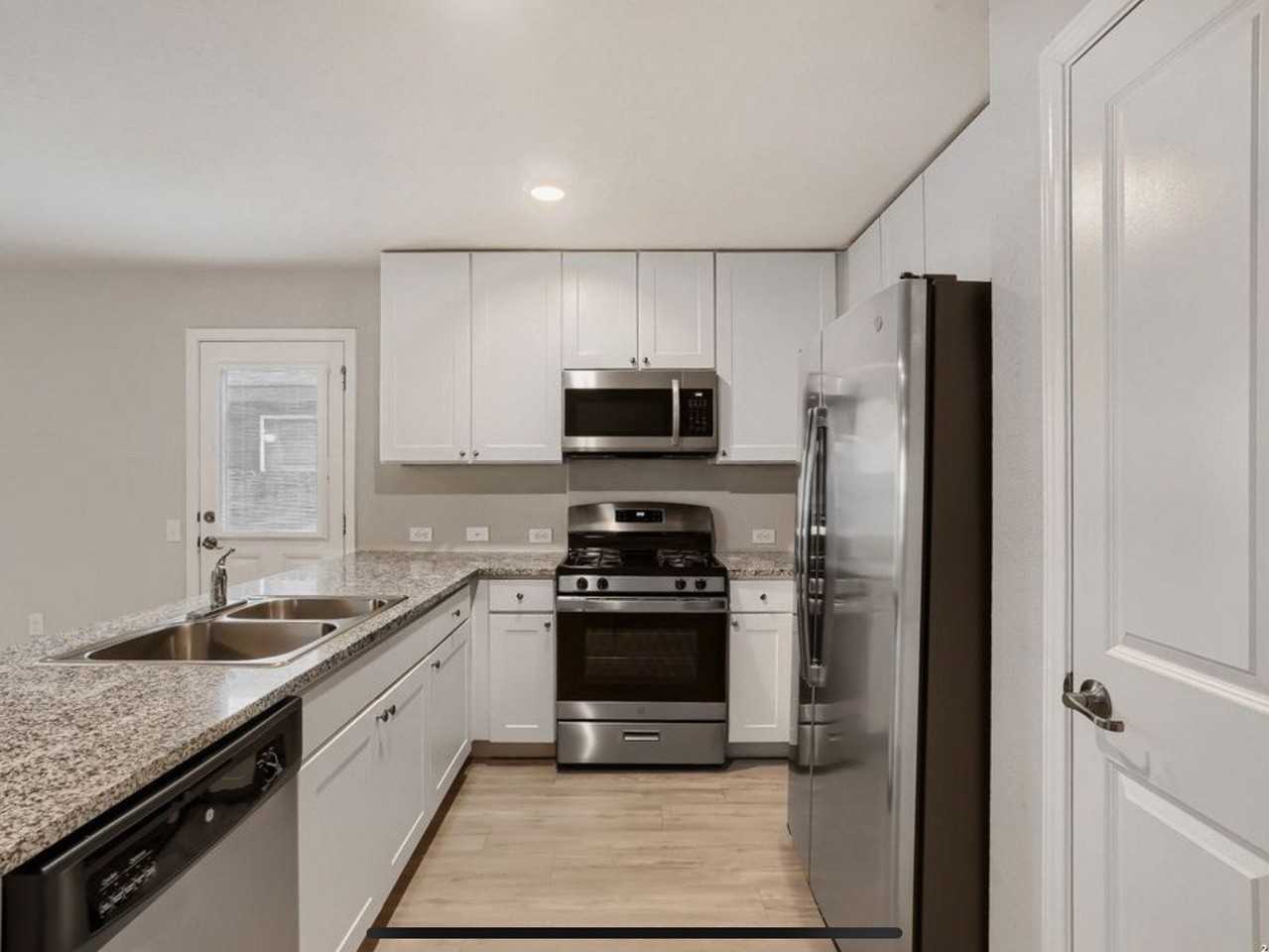 7231 Lavaca Blf - Photo 4 of 11