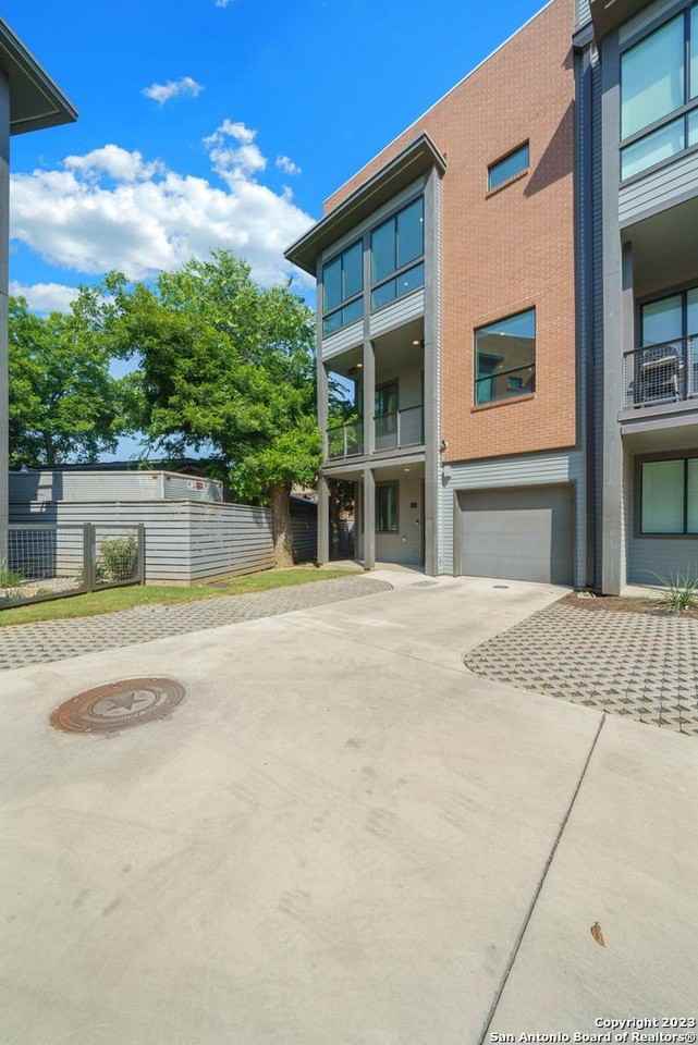1136 E Euclid Ave - Photo 2 of 26