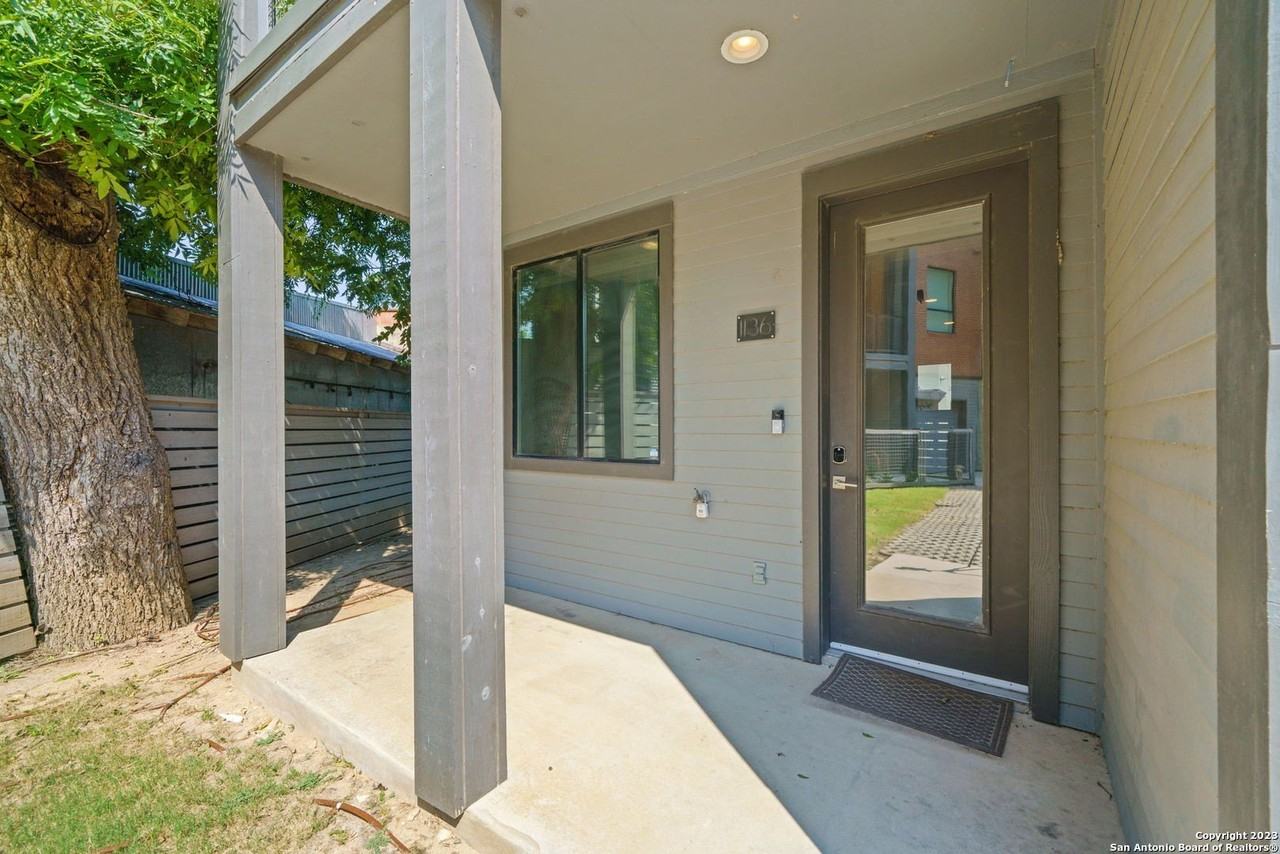 1136 E Euclid Ave - Photo 3 of 26