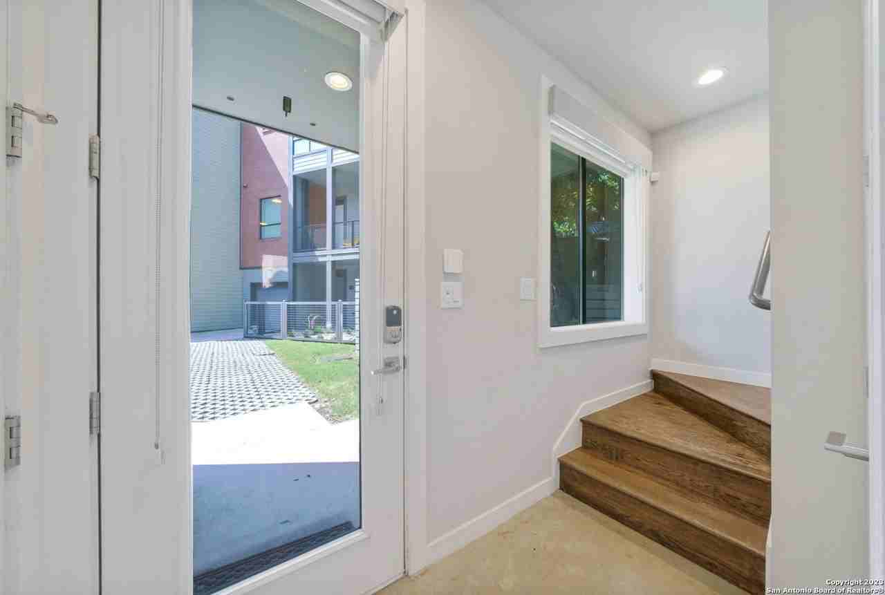 1136 E Euclid Ave - Photo 4 of 26