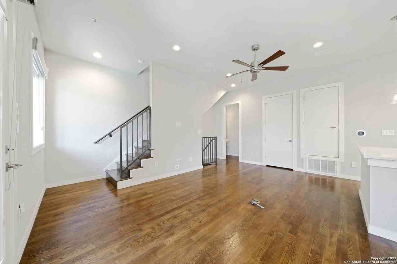 1136 E Euclid Ave - Photo 7 of 26