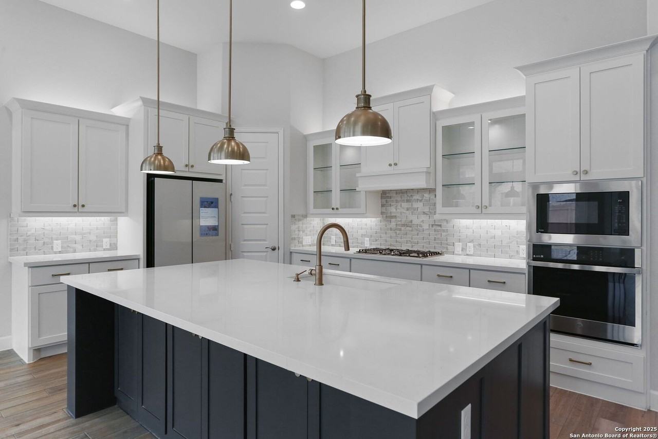 10016 Rebecca Pl - Photo 2 of 31