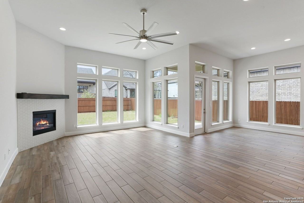10016 Rebecca Pl - Photo 4 of 31