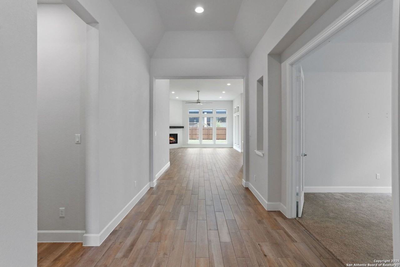 10016 Rebecca Pl - Photo 7 of 31