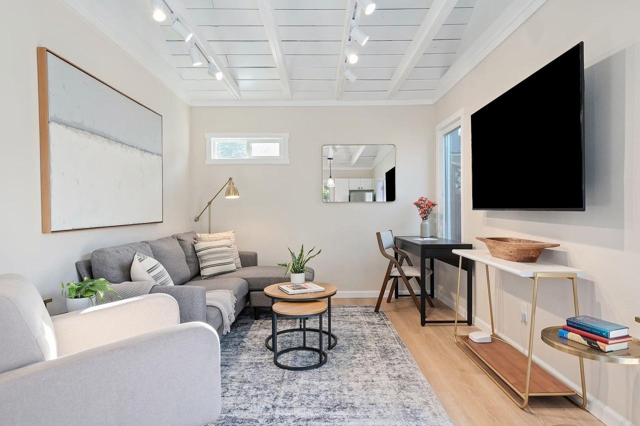102 N Soledad St #B - Photo 4 of 16