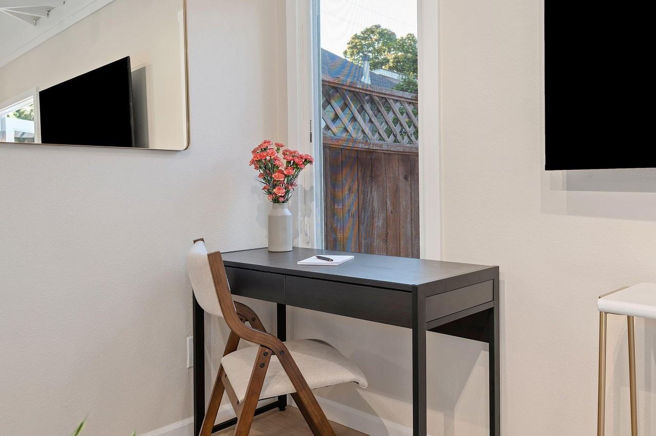 102 N Soledad St #B - Photo 7 of 16