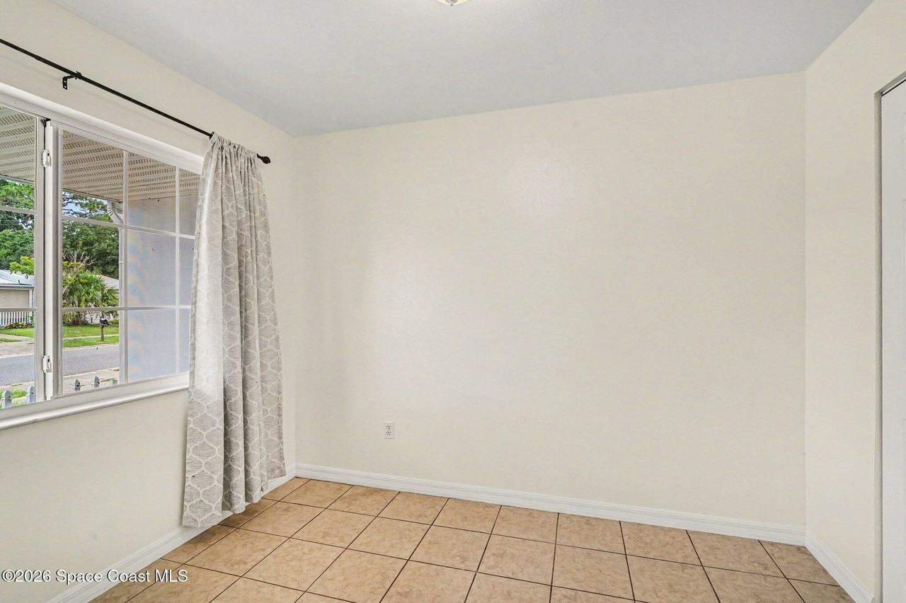 255 W Towne Pl - Photo 5 of 15