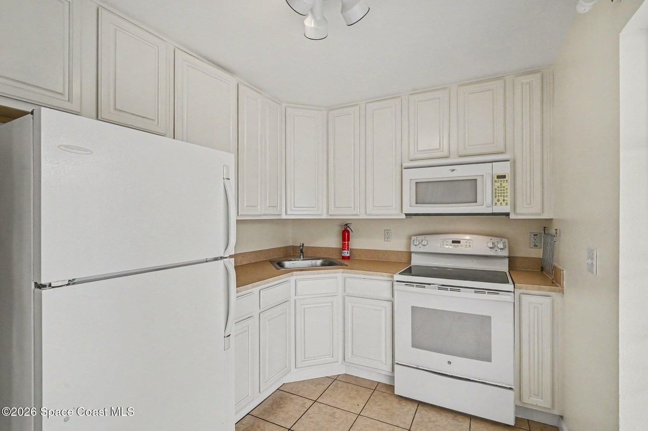 255 W Towne Pl - Photo 6 of 15