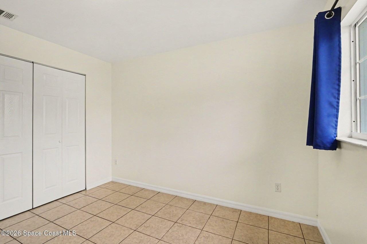 255 W Towne Pl - Photo 7 of 15