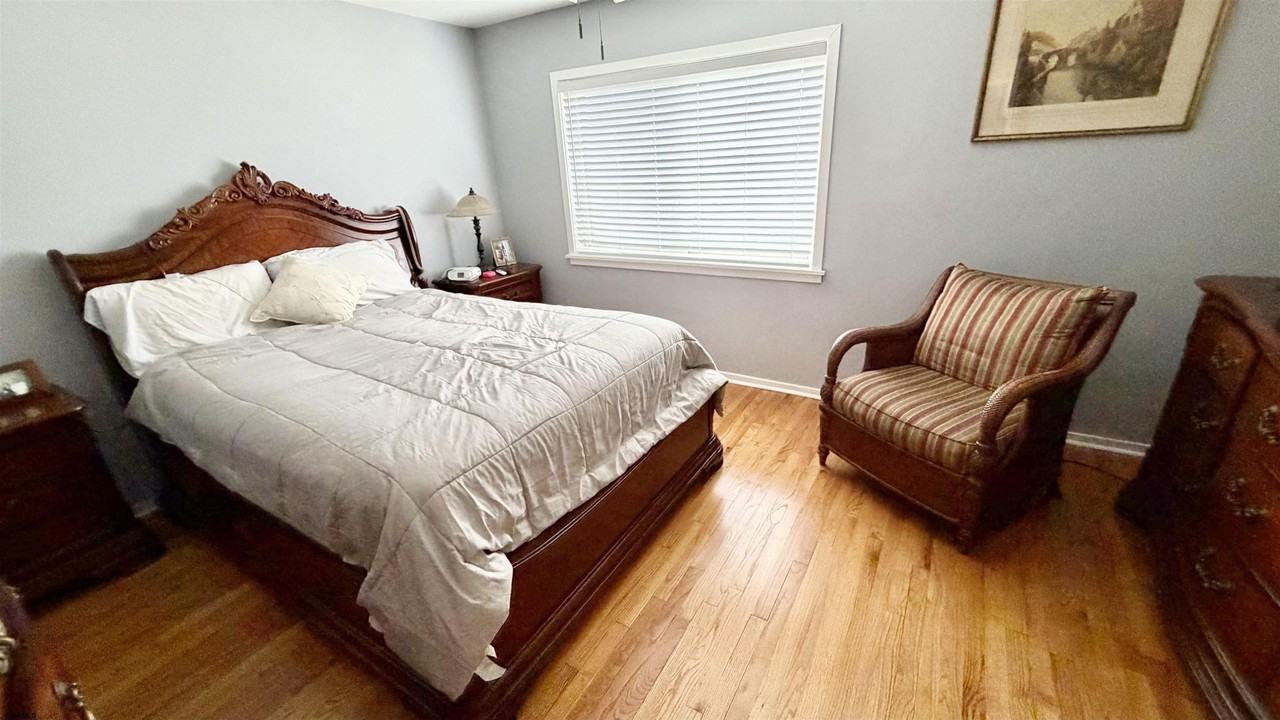 909 Fuae Ave - Photo 2 of 3