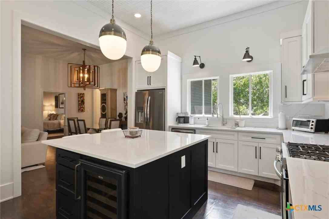 1017 W Hopkins St - Photo 6 of 30