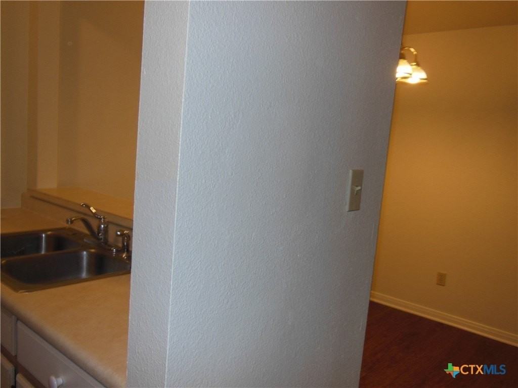 604 Frostwood Dr - Photo 6 of 20