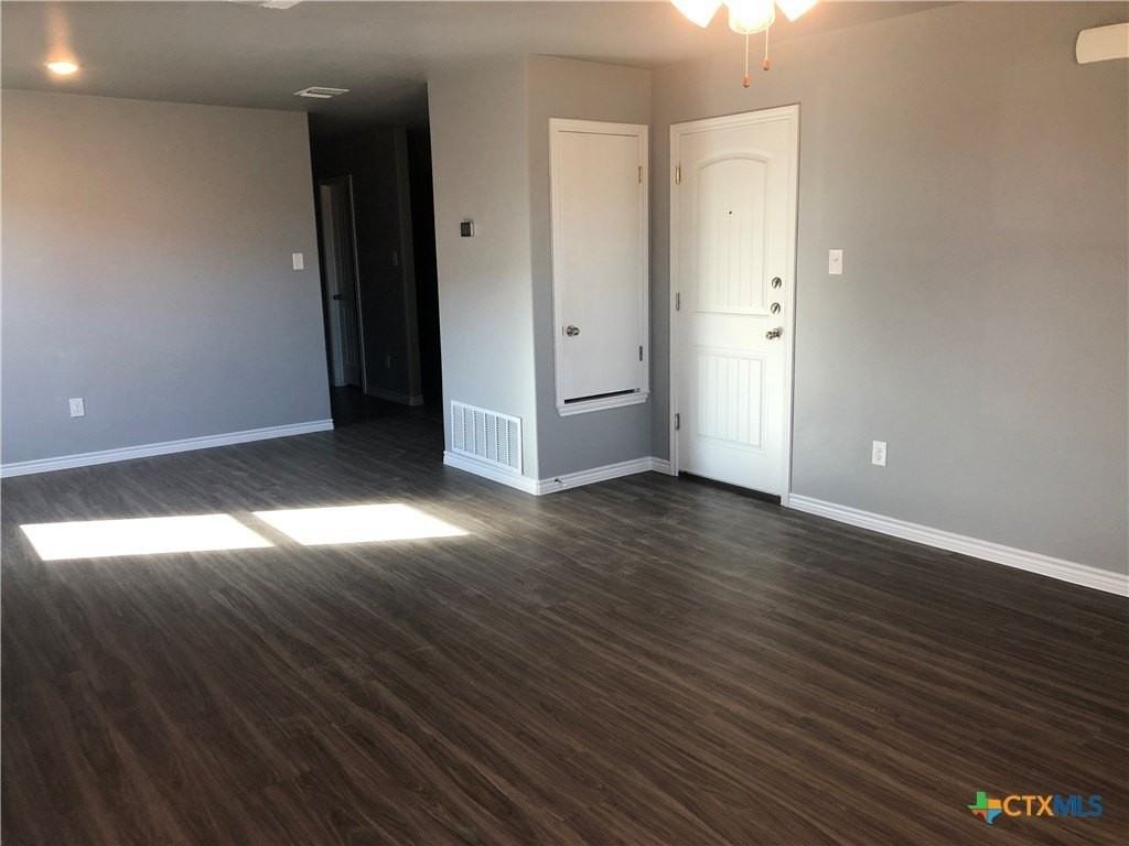 1818 Castroville Trl #B - Photo 2 of 7