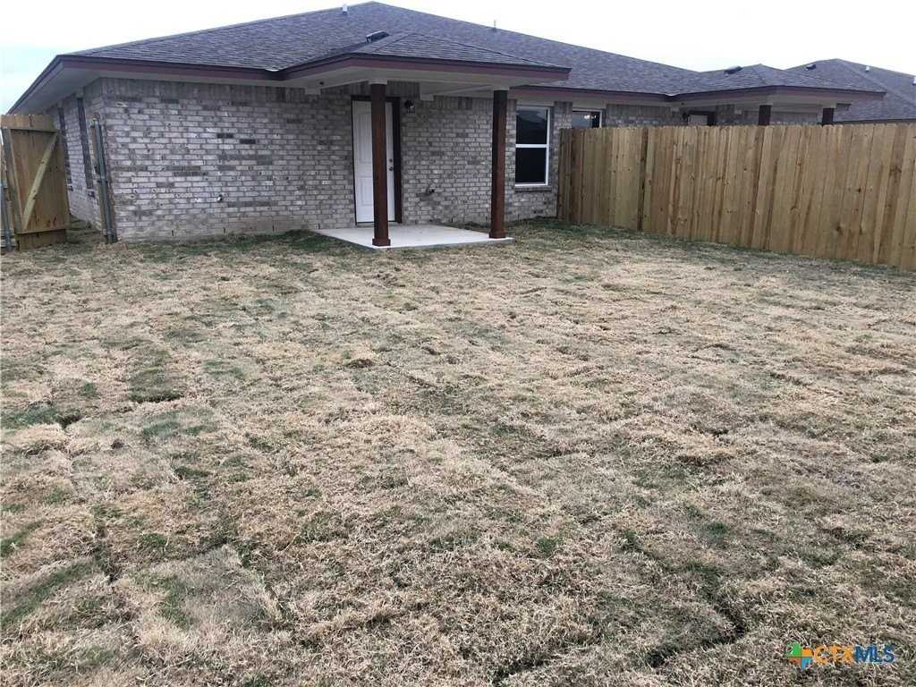 1818 Castroville Trl #B - Photo 4 of 7