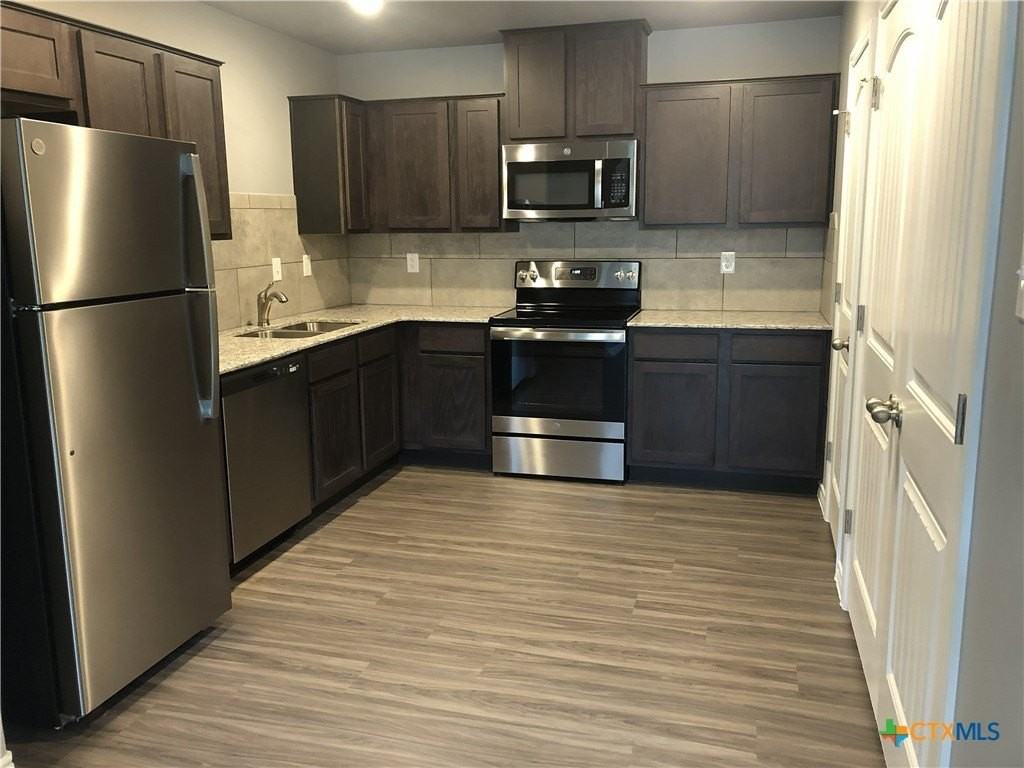 1818 Castroville Trl #B - Photo 5 of 7