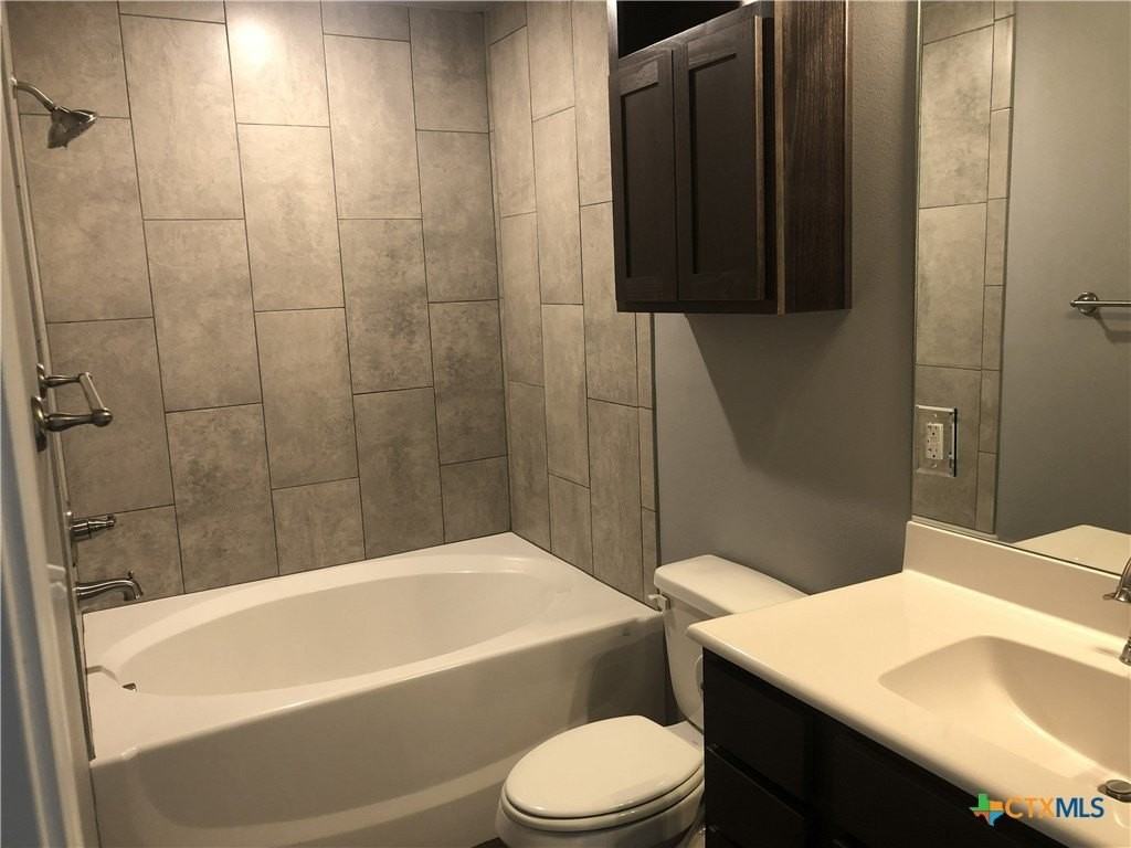 1818 Castroville Trl #B - Photo 6 of 7