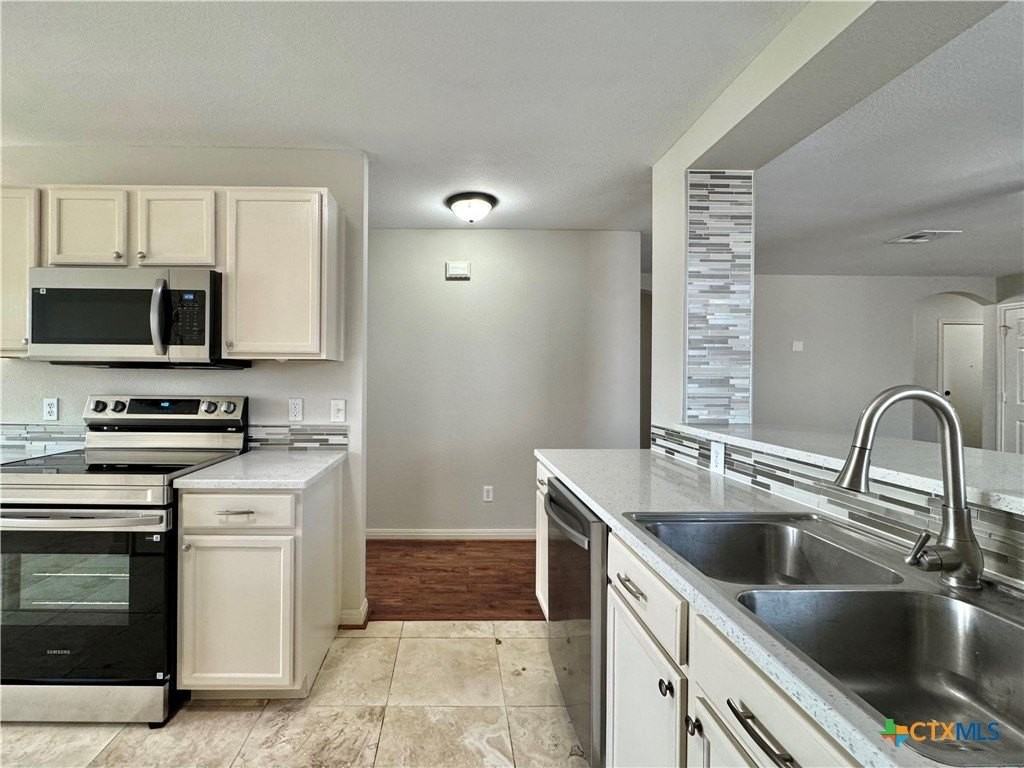 204 Woodley Rd - Photo 6 of 44