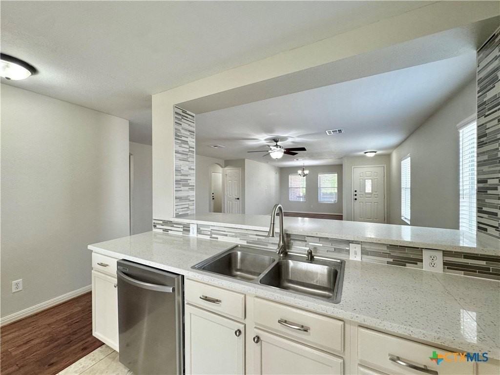 204 Woodley Rd - Photo 7 of 44