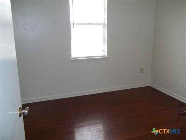 910 Hill St - Photo 6 of 11
