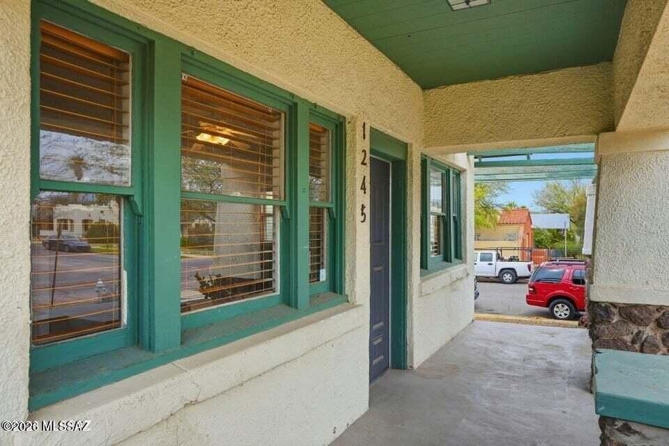 1245 N 1st Ave - Photo 4 of 41