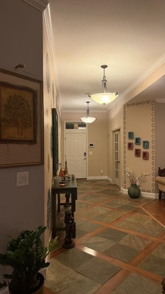 2401 Goldenrod Way - Photo 4 of 36