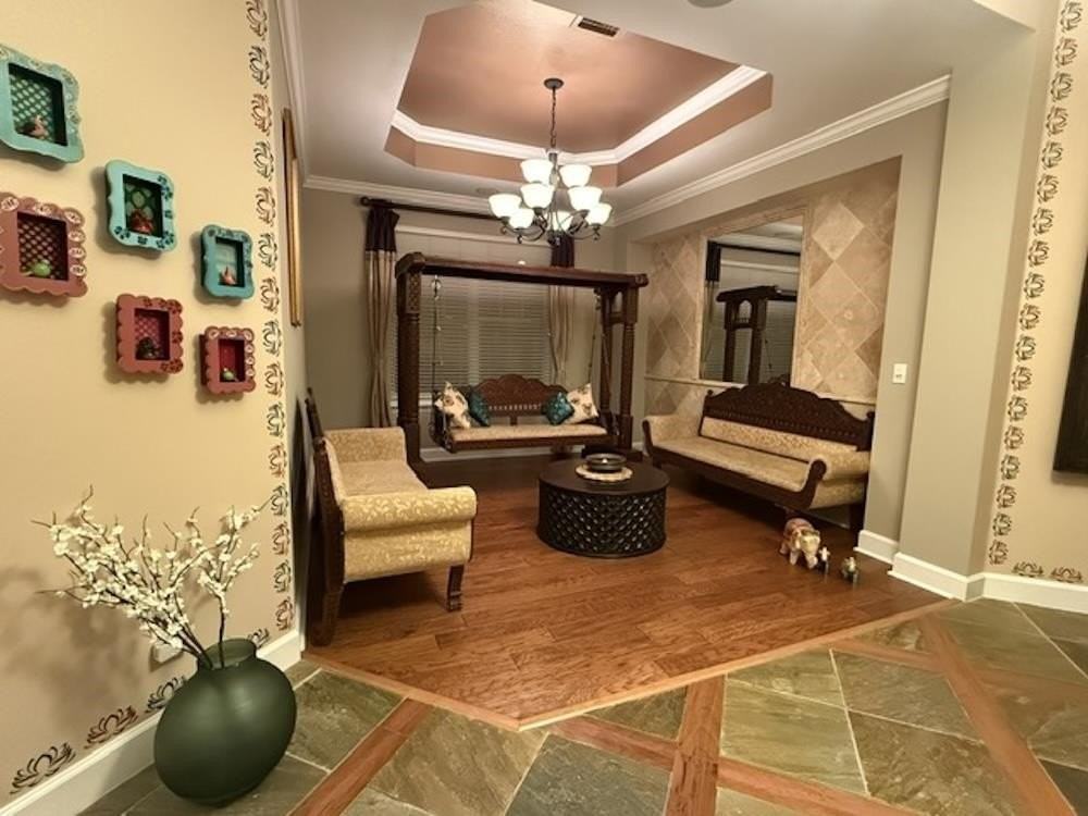 2401 Goldenrod Way - Photo 5 of 36