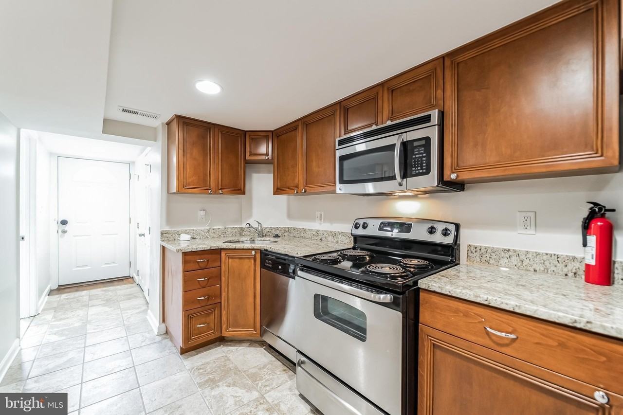 2411 N Capitol St Ne #B - Photo 5 of 34