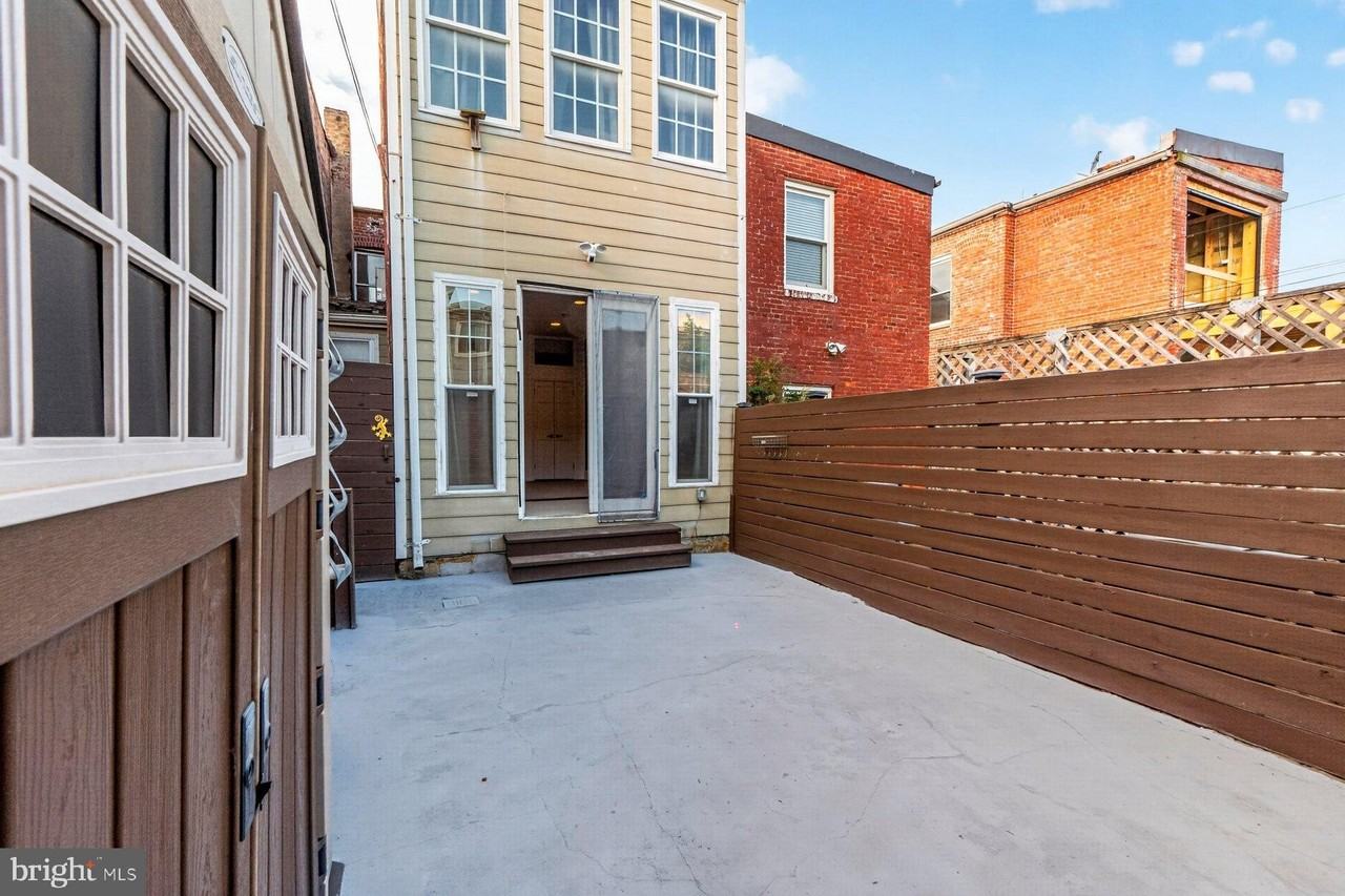 19 R St Nw #B - Photo 4 of 37