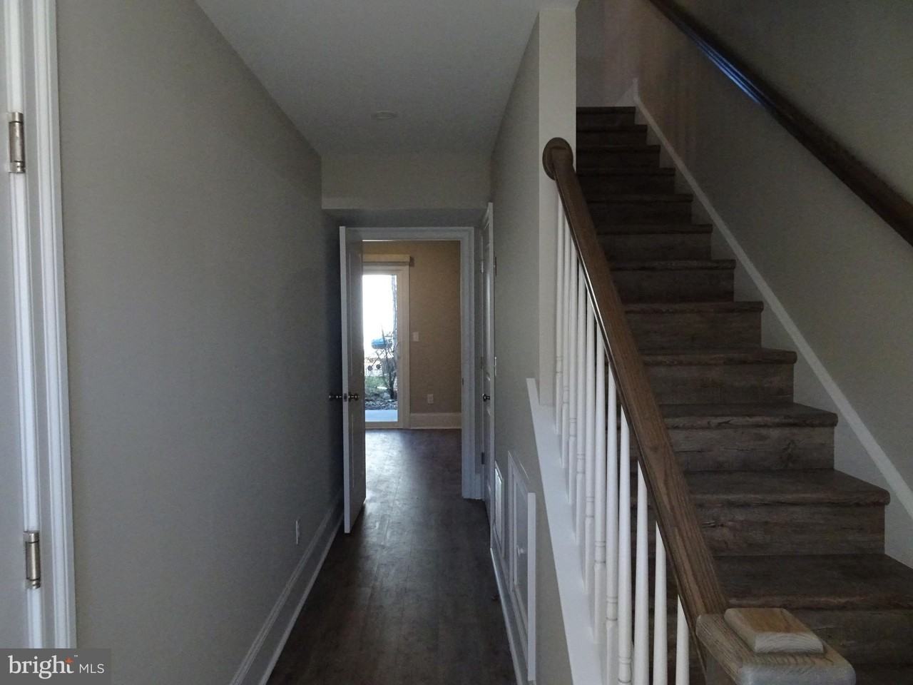 208 W 9th St - Photo 2 of 17