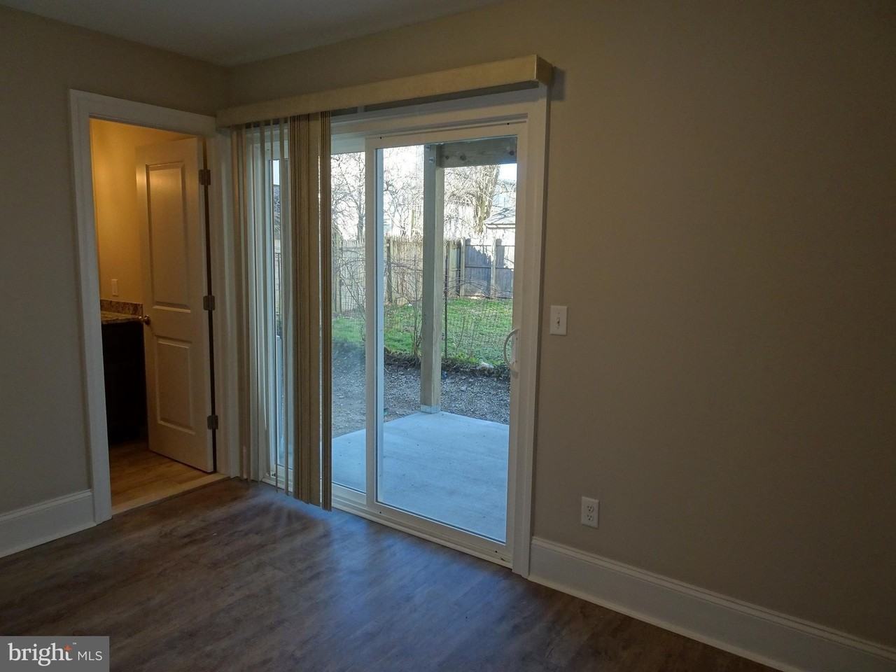 208 W 9th St - Photo 3 of 17
