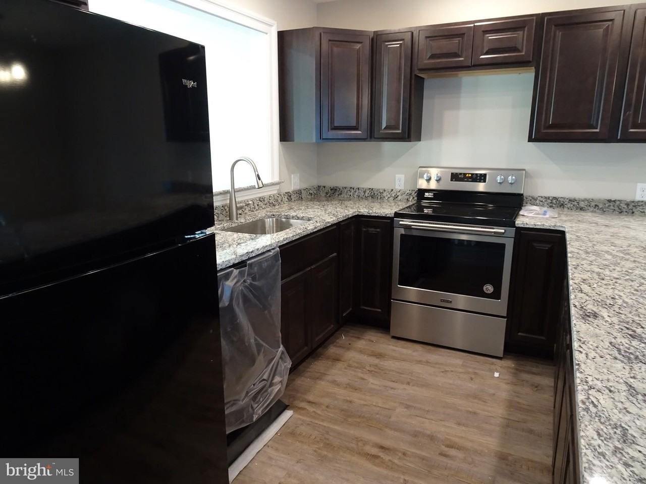 208 W 9th St - Photo 6 of 17